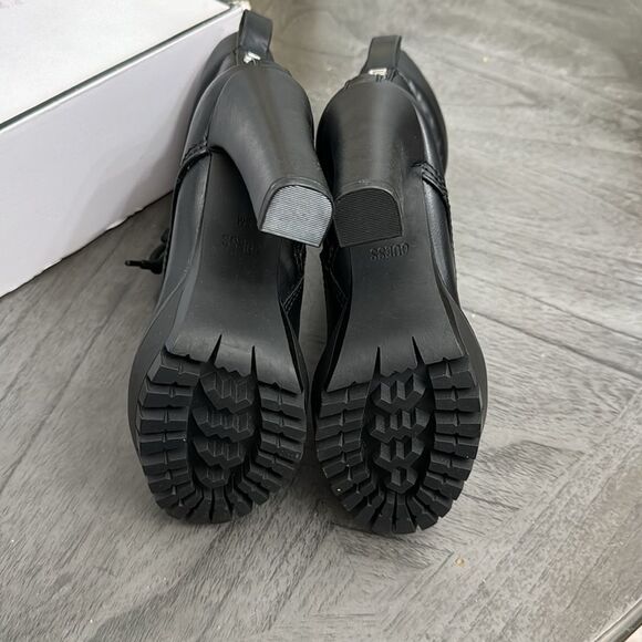 GUESS Women's Tetia Heeled Hiker Lug Sole Booties - Picture 4 of 8